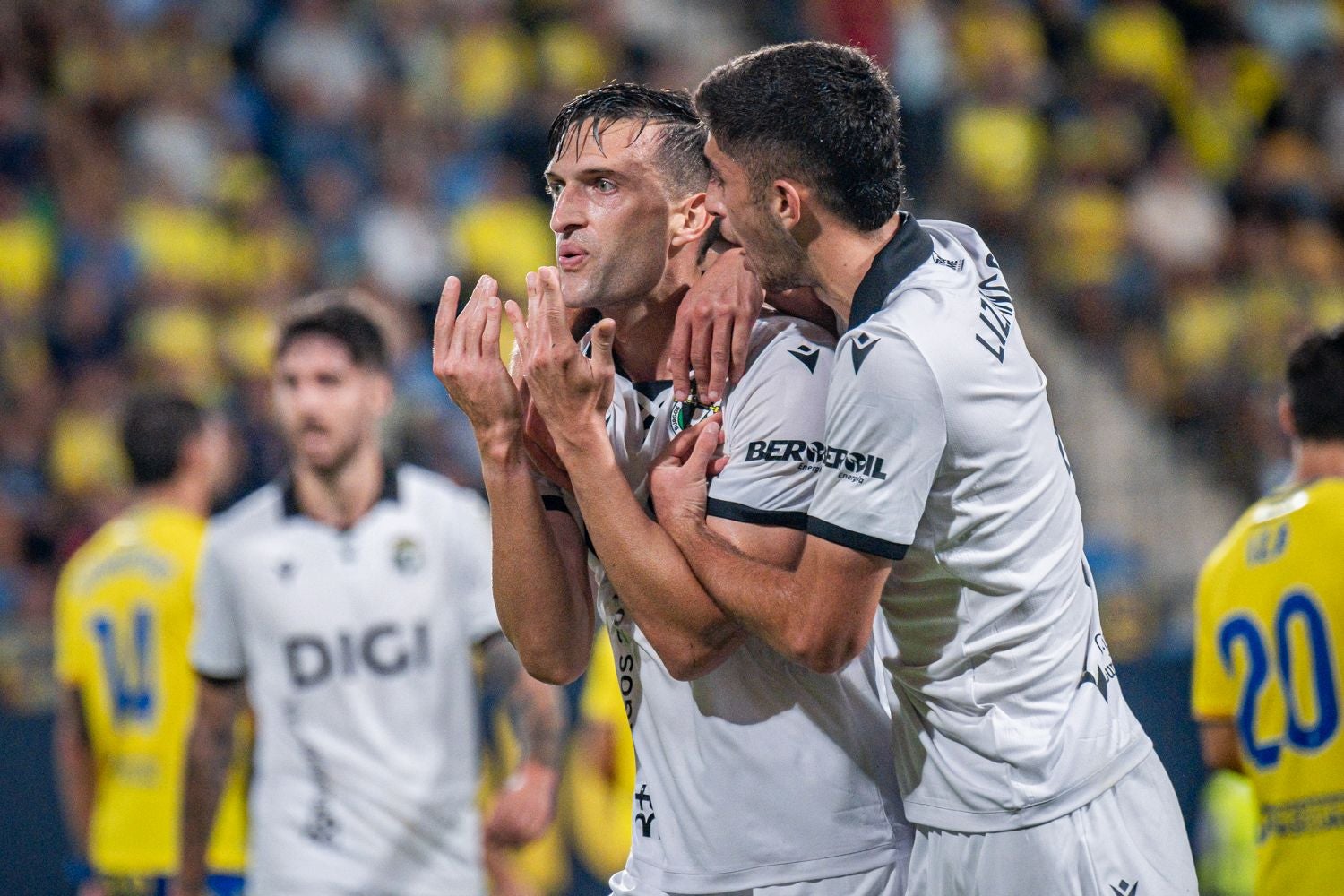 La victoria del Burgos CF en Cádiz, en imágenes