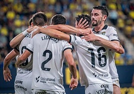 El Burgos CF celebra un gol en Cádiz.