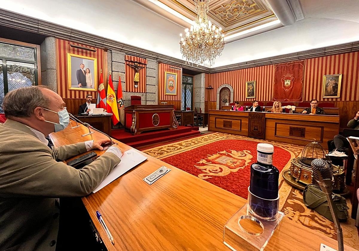 PSOE y Vox en la comisión de investigación con la ausencia de los concejales del PP.