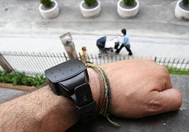 Pulsera telemática de seguimiento del agresor.