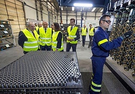 El ministro de Industria y Turismo, Jordi Hereu, realiza una visita a la sede de Grupo Cropu en Burgos, empresa fabricante de componentes automovilísticos y beneficiaria del PERTE VEC III.