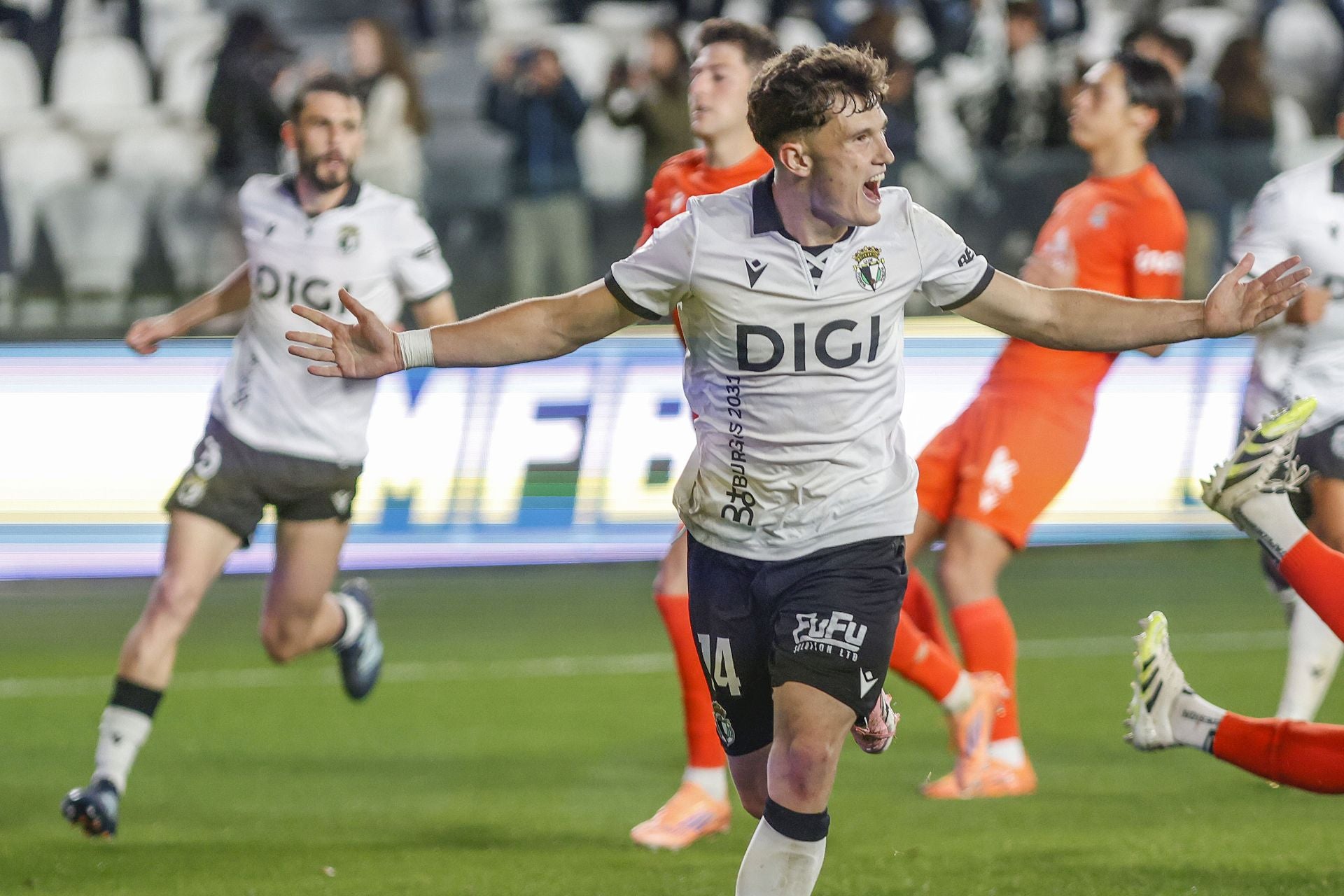 Todas las imágenes del encuentro entre el Burgos CF y la Real Sociedad B