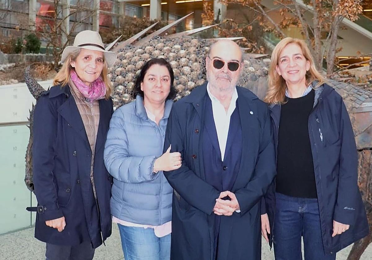 De izquierda a derecha: la infanta Elena, Ana Pérez-Lorente, Antonio Resines y la infanta Cristina en el MEH.