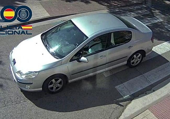 Presuntos autores en el interior del vehículo