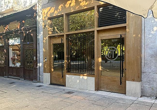 Acceso a Cañas y Tapas desde El Espolón.