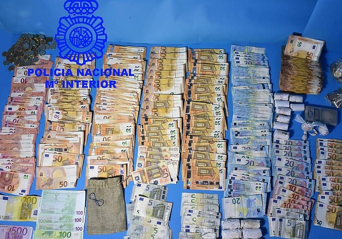 Dinero y droga incautados a los ahora acusados cuando se les detuvo en Burgos.