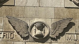 Ouroboros en el Cementerio de San José o de la Obispa.