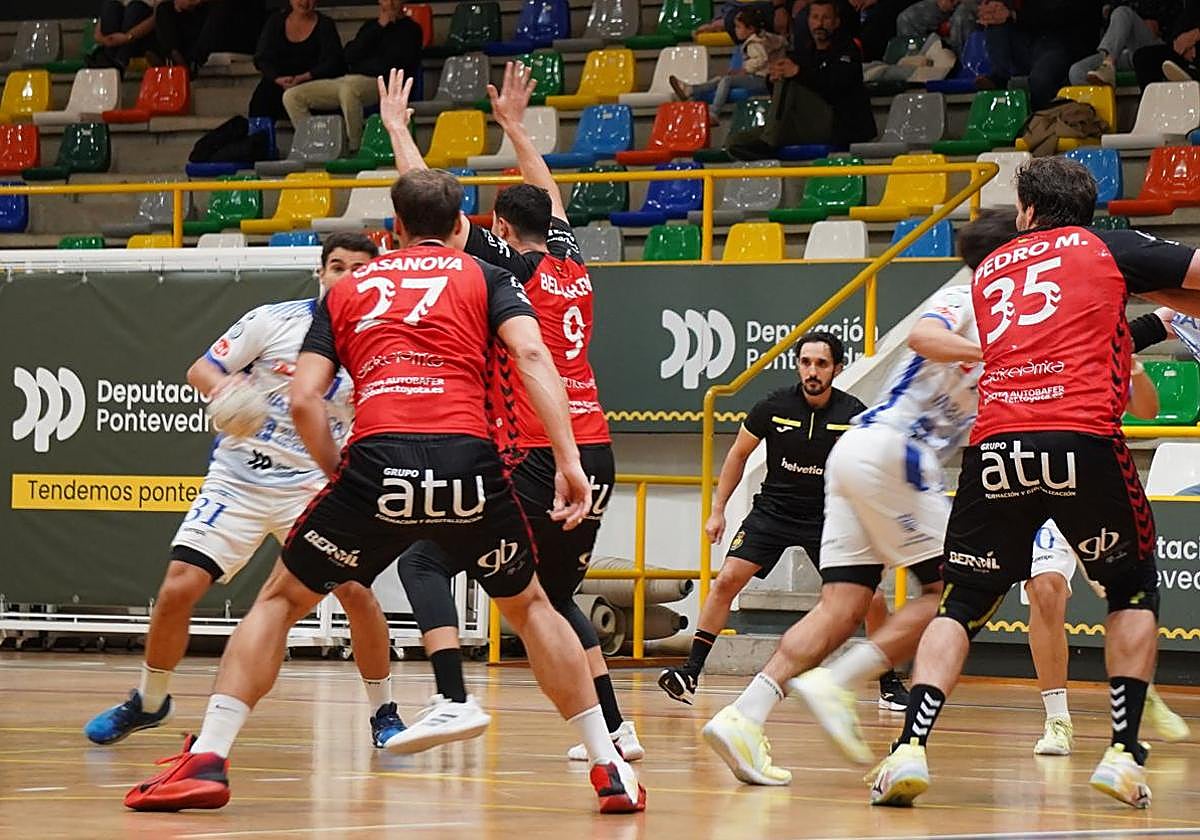 Un momento del partido entre el ClubCisne y el UBU San Pablo.