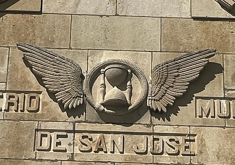 Ouroboros en el Cementerio de San José o de la Obispa.
