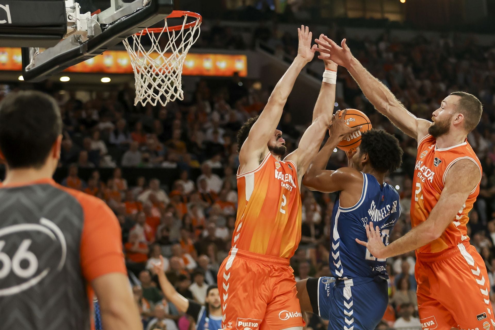 La derrota del San Pablo frente al Valencia Basket en imágenes