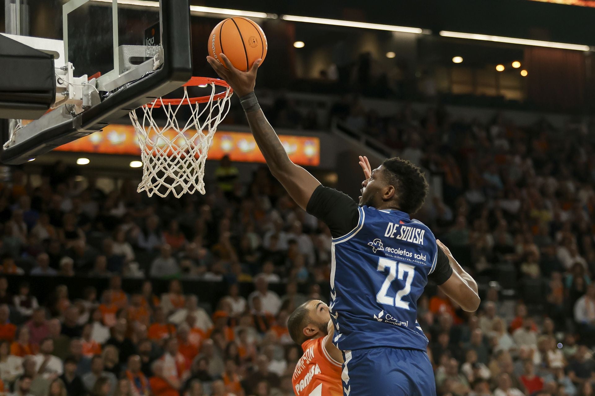 La derrota del San Pablo frente al Valencia Basket en imágenes