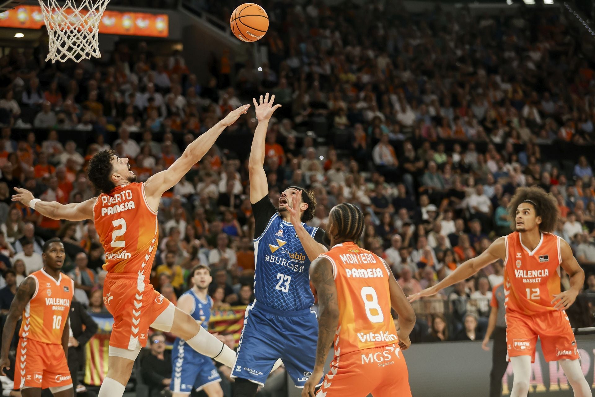 La derrota del San Pablo frente al Valencia Basket en imágenes