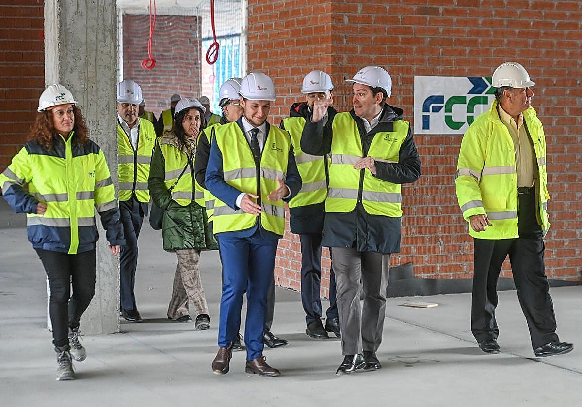 Imagen principal - El hospital de Aranda avanza con una inversión de 120 millones para convertir a Burgos en referente sanitario