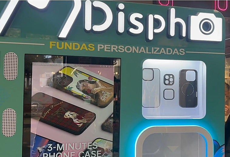 DISPHO y REPLIX revolucionan Burgos con la primera máquina inteligente para fundas personalizadas