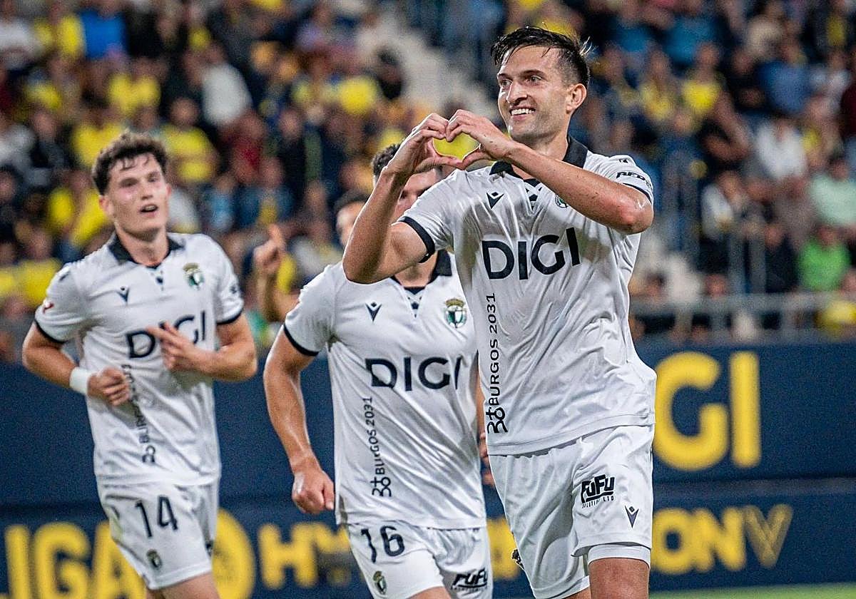 El defensa central del Burgos CF, Grego Sierra.
