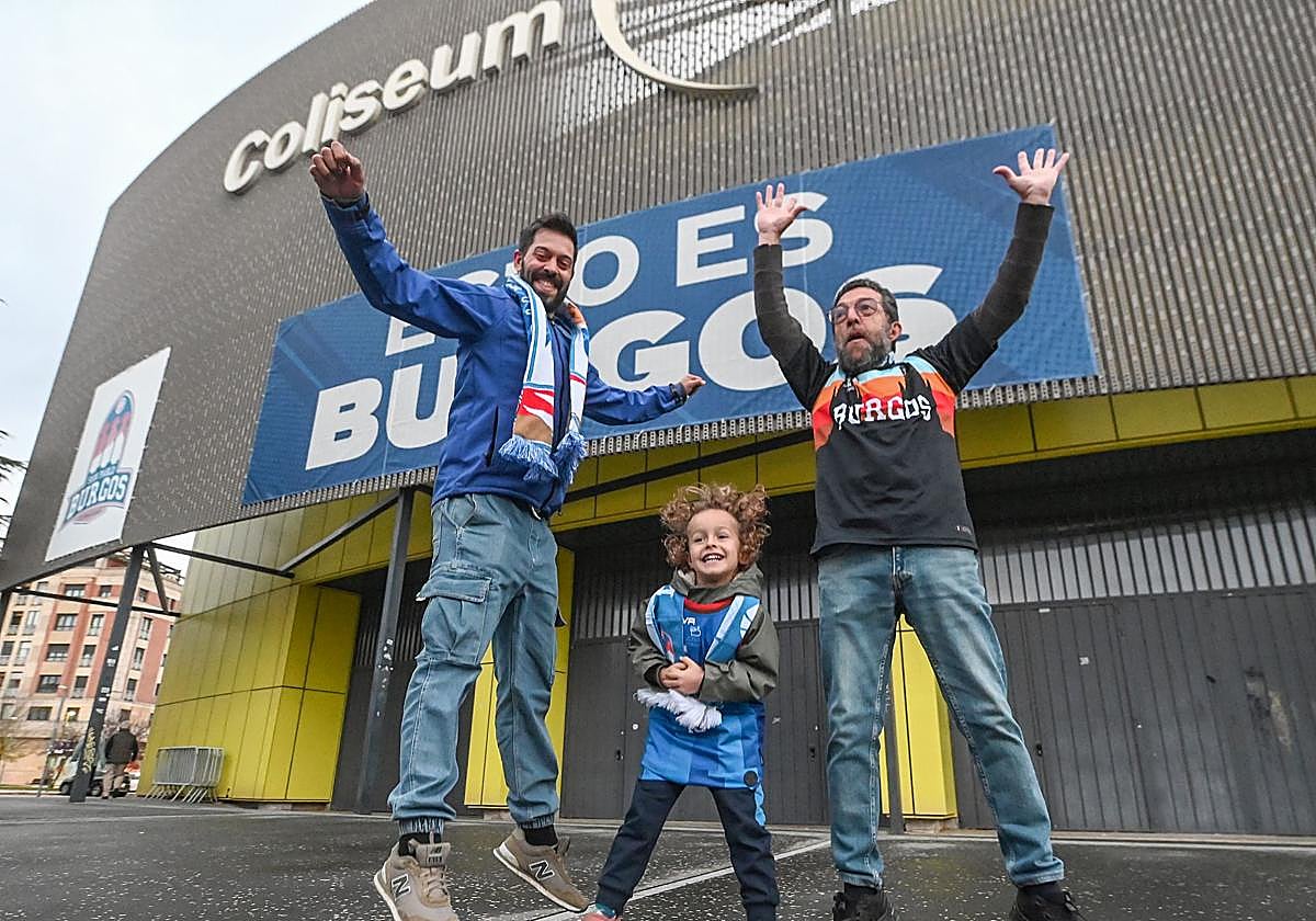 Luis, su hijo Adrián, y su nieto Hugo, fieles seguidores del San Pablo Burgos.