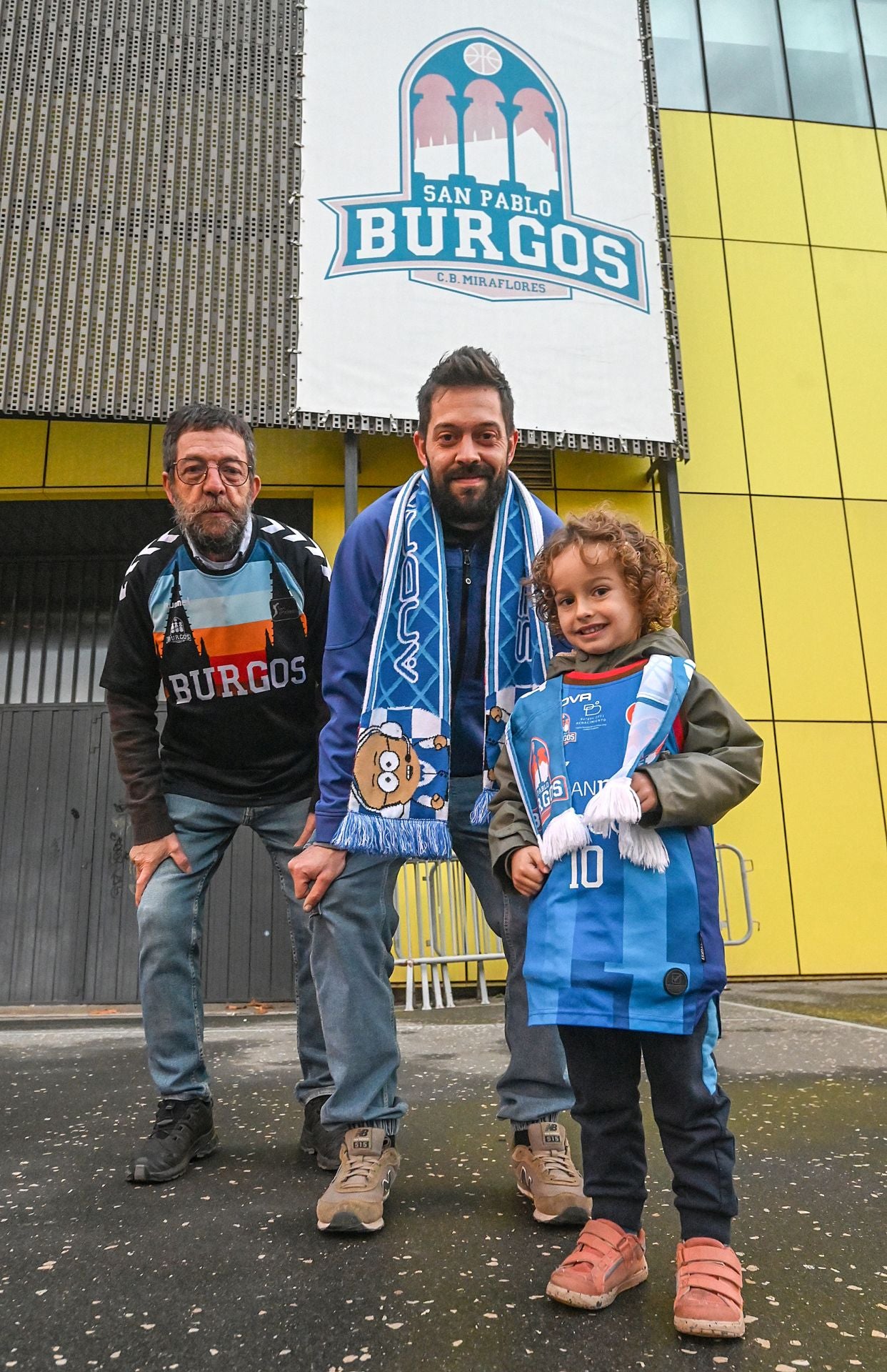 Imagen secundaria 2 - Ver la vida de color azul: una pasión que atraviesa generaciones