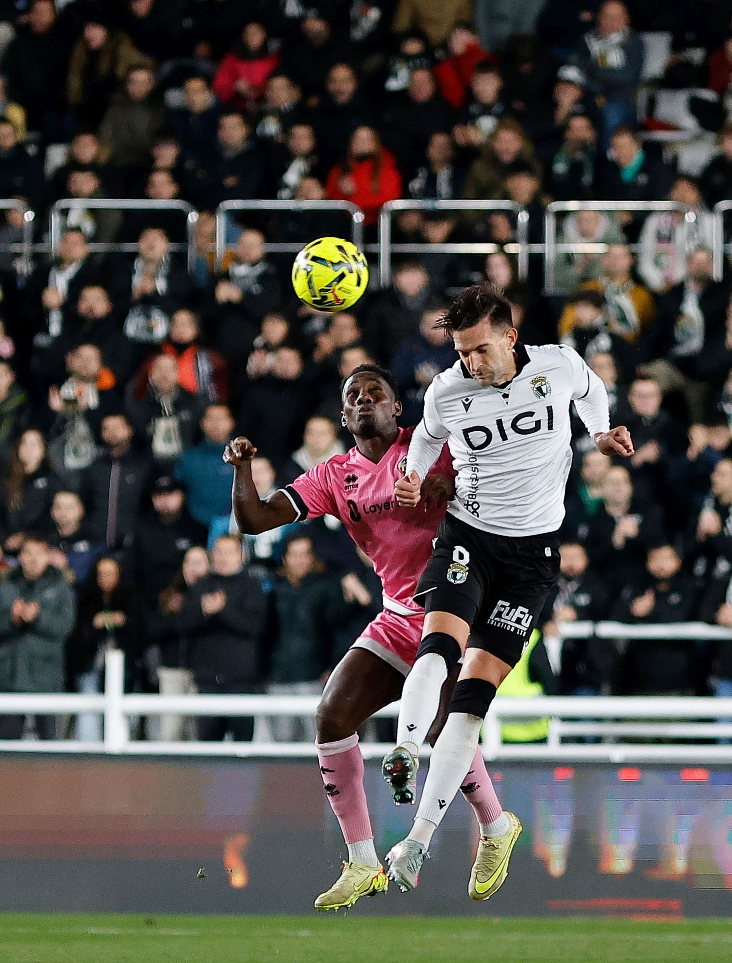 El partido entre el Burgos CF y el Castellón, en imágenes