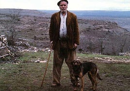 Francisco Rabal en una secuencia de la película 'El disputado voto del Señor Cayo'.