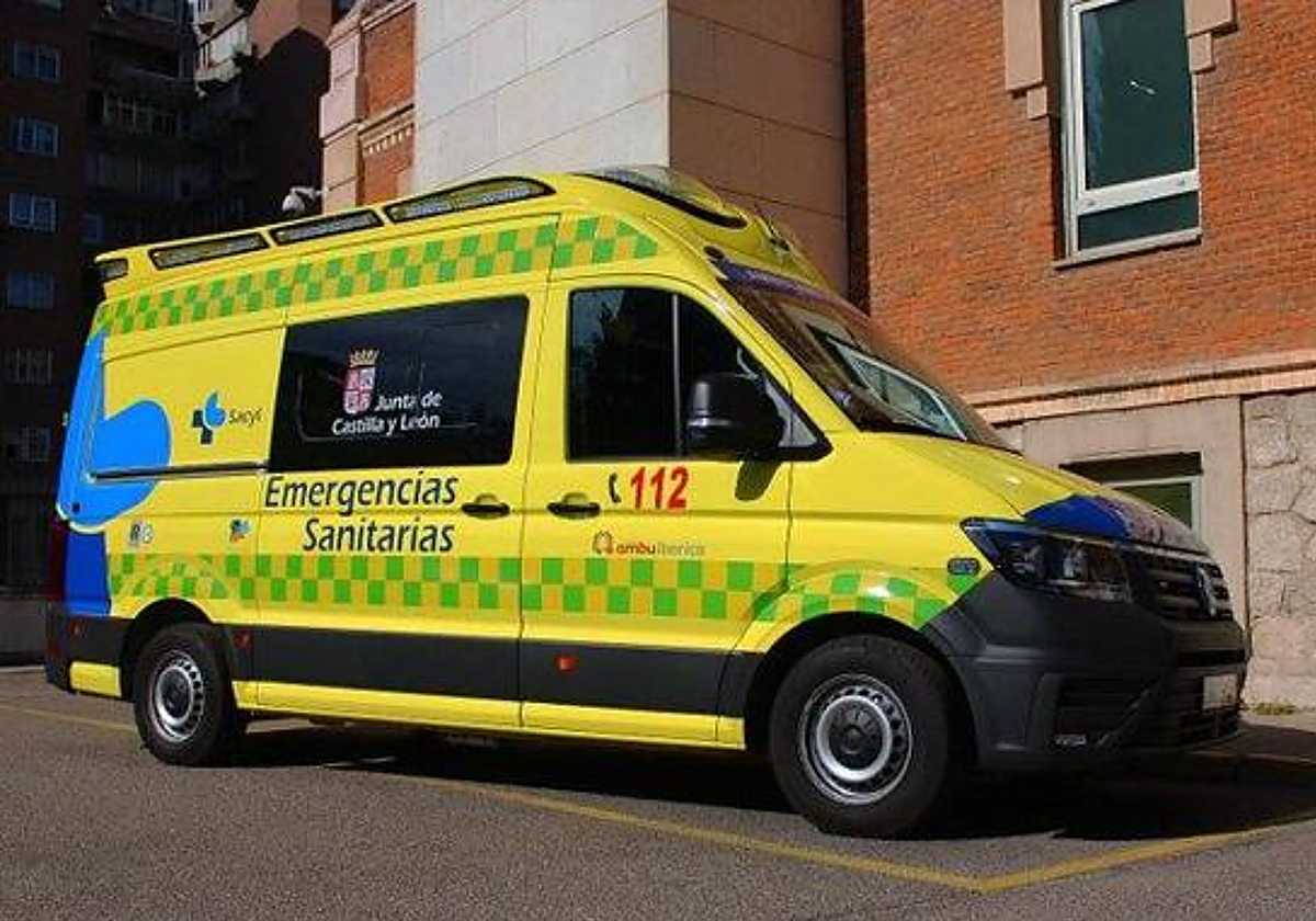 Imagen de archivo de una ambulancia en Burgos