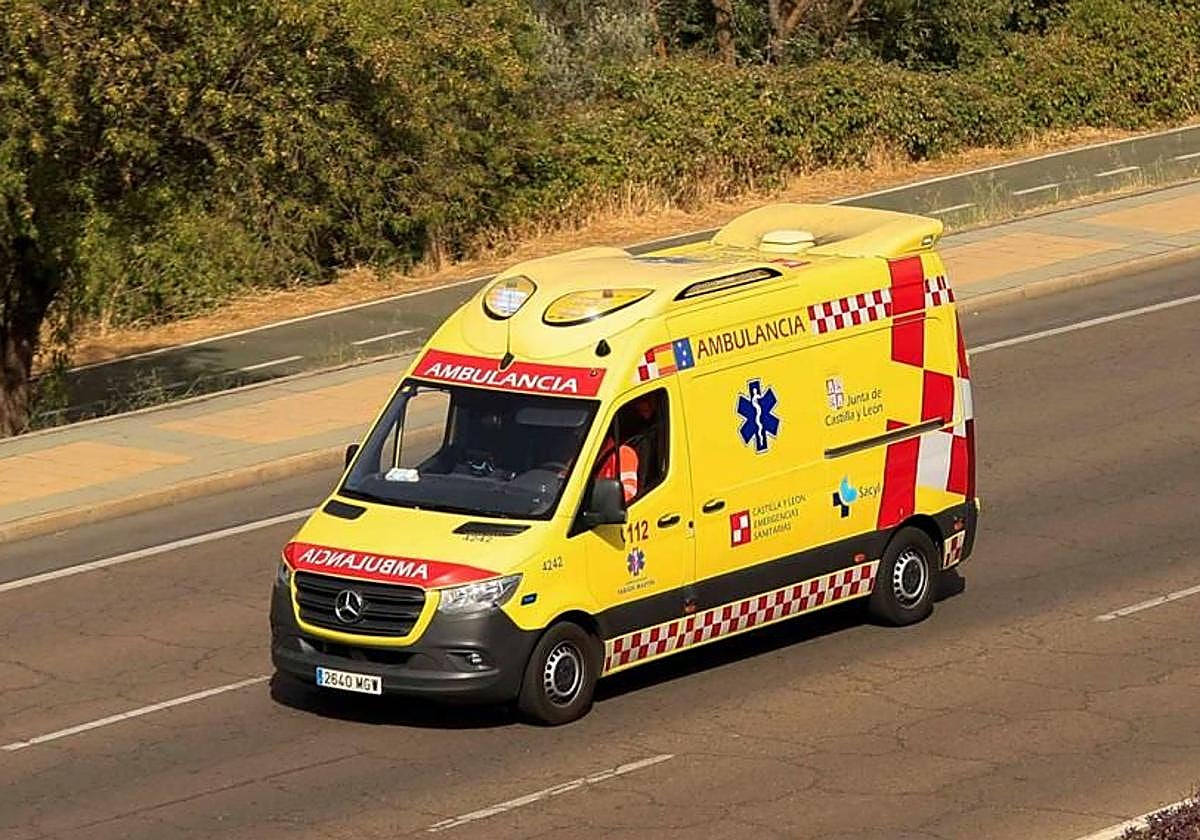 Imagen de archivo de una ambulancia en Burgos