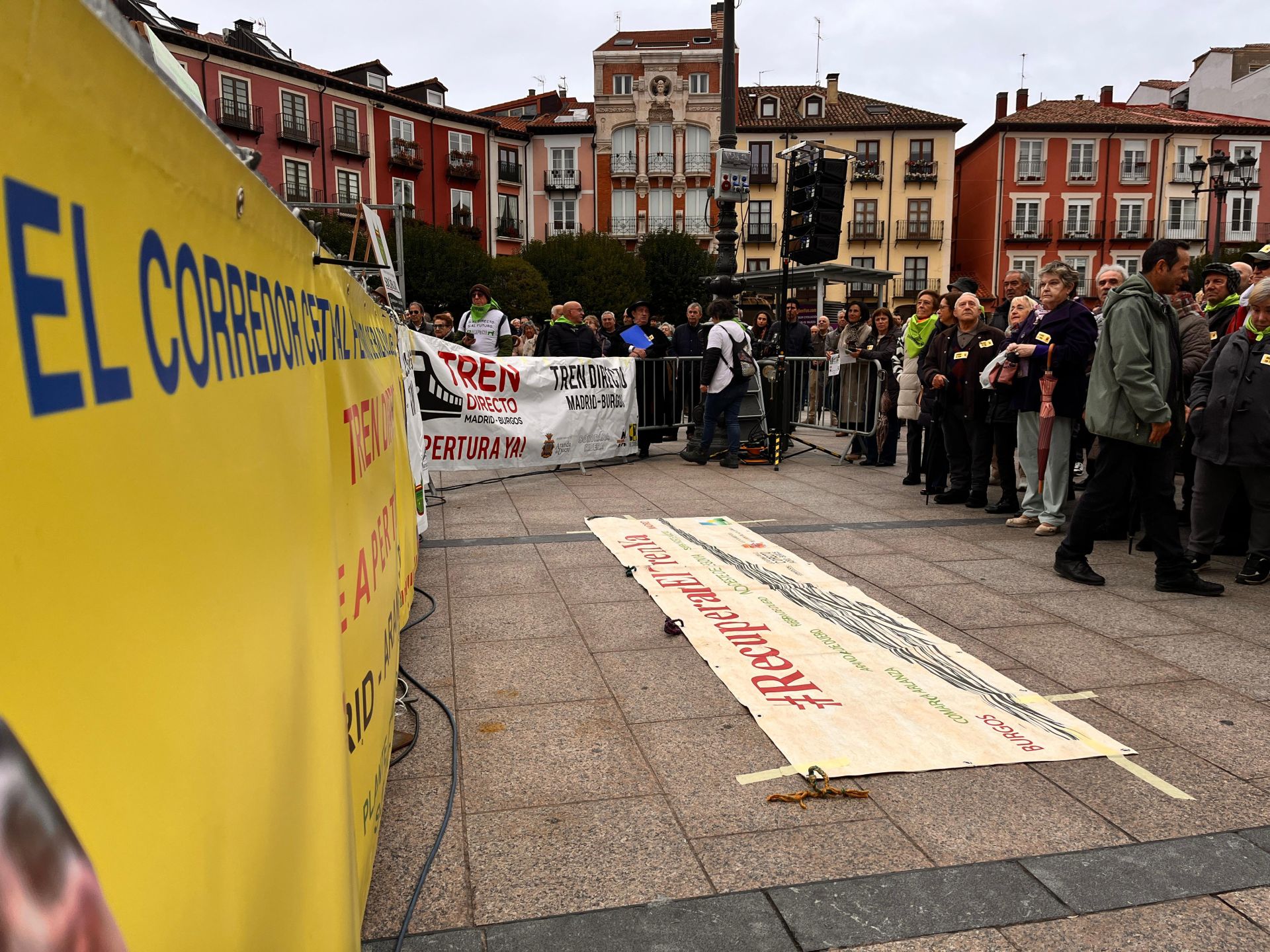 Así ha sido en imágenes la protesta por la reapertura del Tren Directo