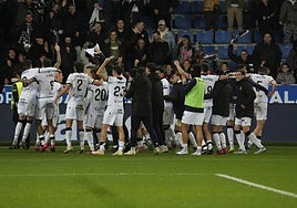 El Burgos CF celebrando el segundo gol de Mario González
