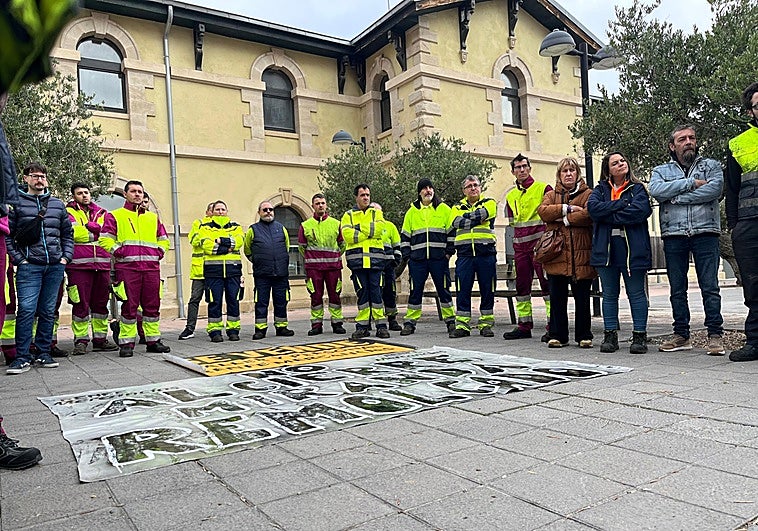 Los trabajadores se han vuelto a concentrar a las puertas de la estación