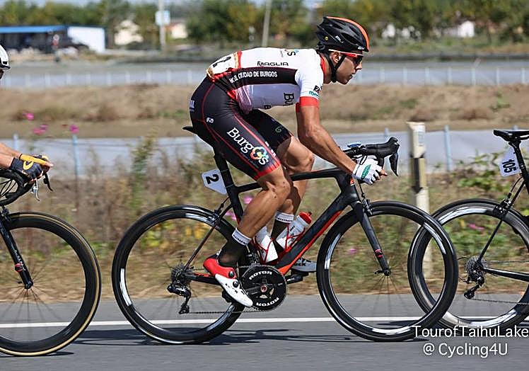 El burgalés debutó como stagiaire con el equipo de casa en 2018en el Tour de Taihu Lake.
