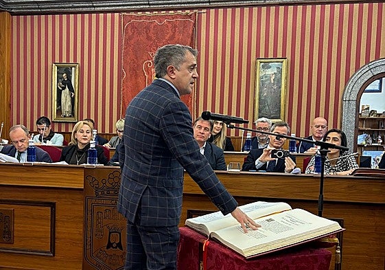 Toma de posesión en el PLeno del socialista Félix Cantabrana.