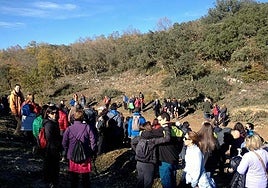 Participantes en una edición anterior de la Marcha a pie a los yacimientos de Atapuerca.