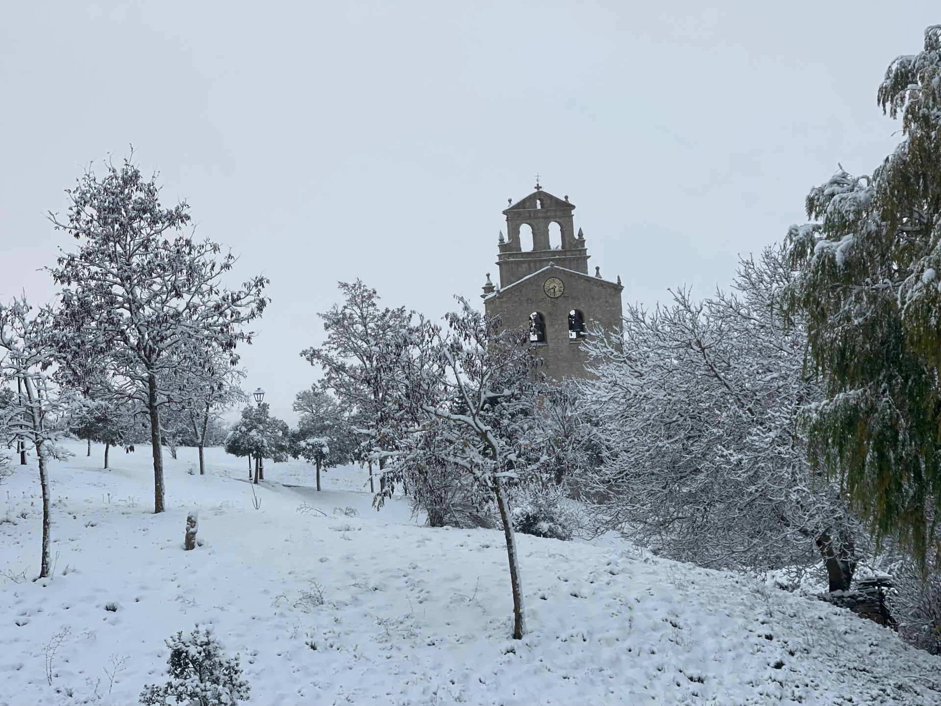 Las imágenes de la nieve que ha caído en Burgos