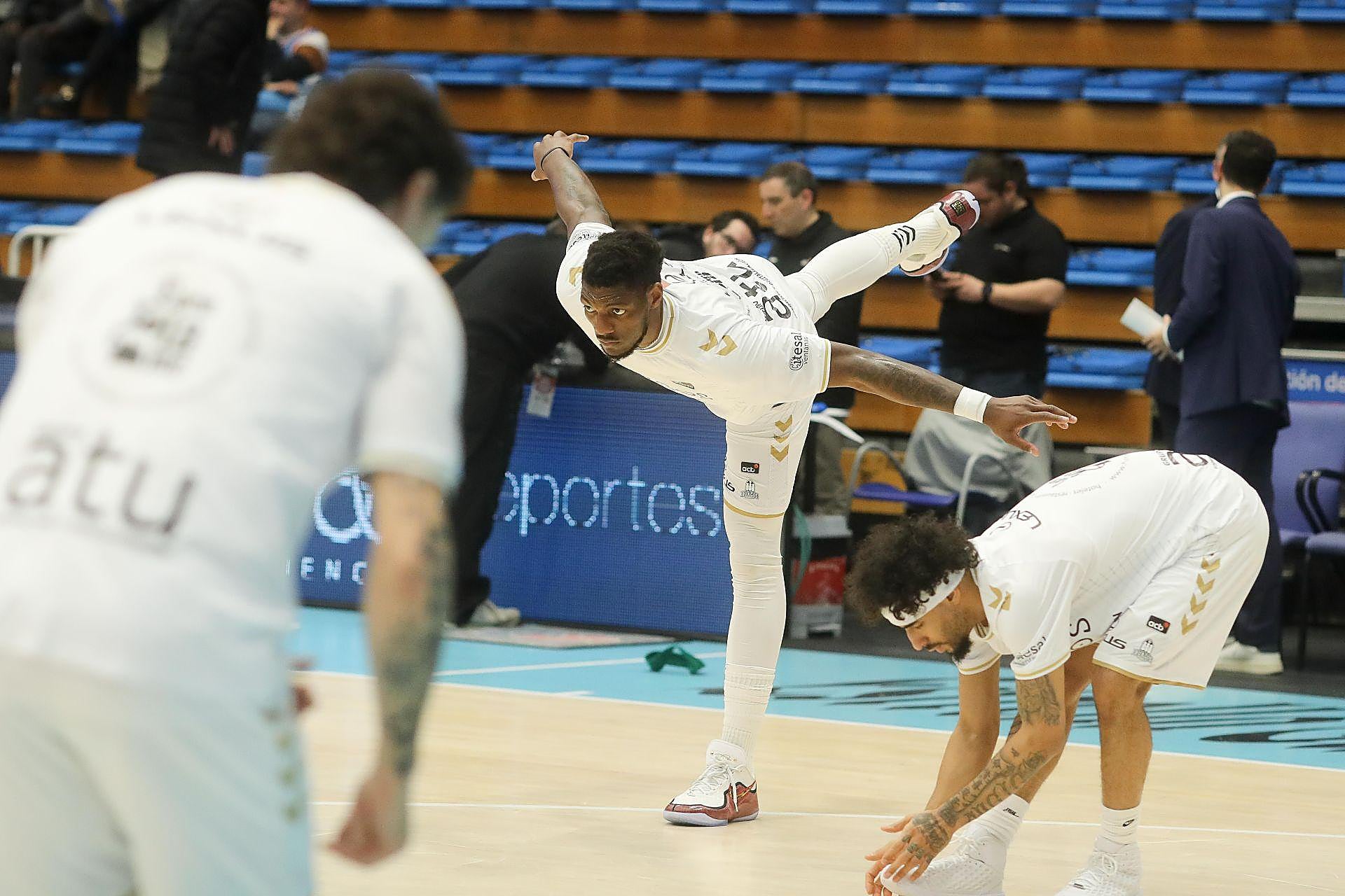 La derrota del San Pablo Burgos ante Río Breogán, en imágenes