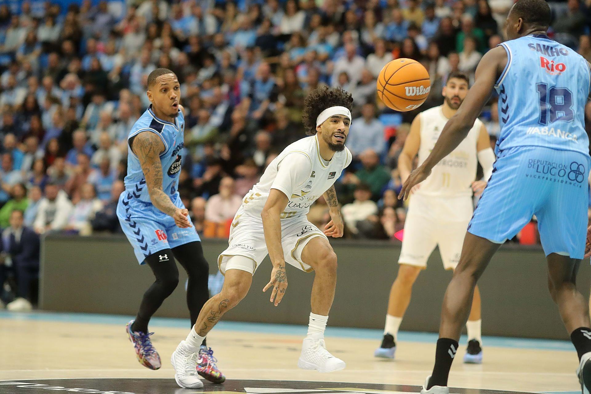La derrota del San Pablo Burgos ante Río Breogán, en imágenes