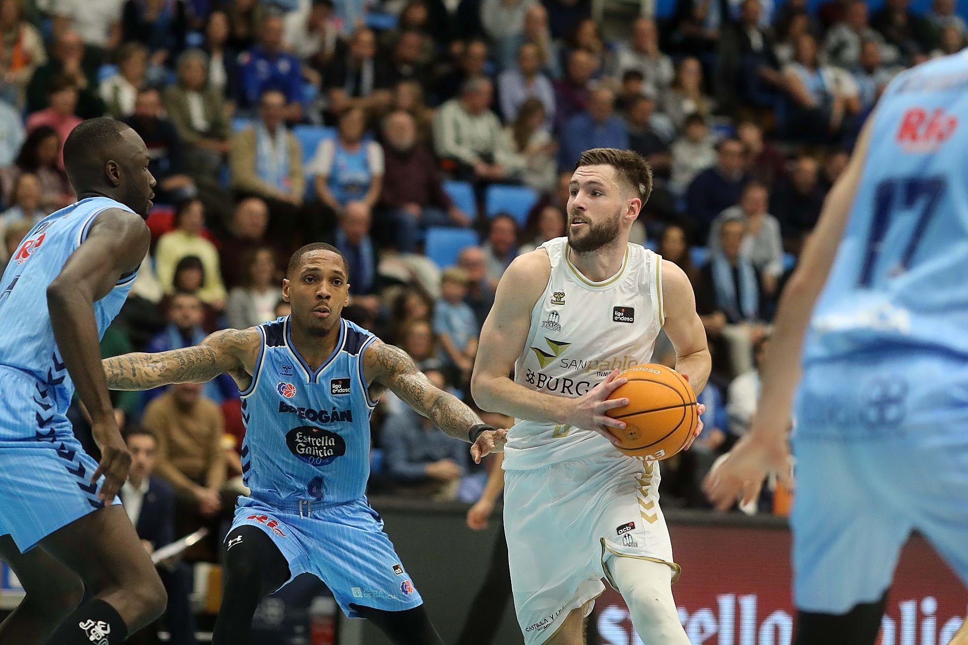 La derrota del San Pablo Burgos ante Río Breogán, en imágenes