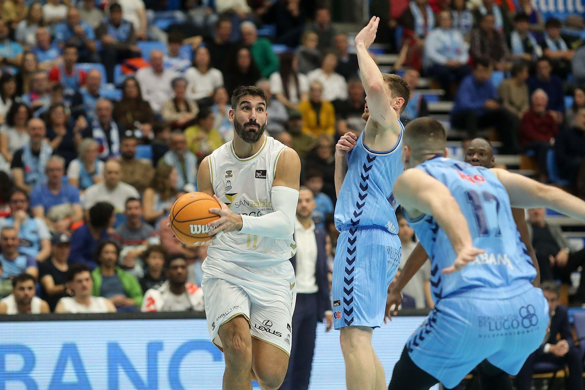 La derrota del San Pablo Burgos ante Río Breogán, en imágenes