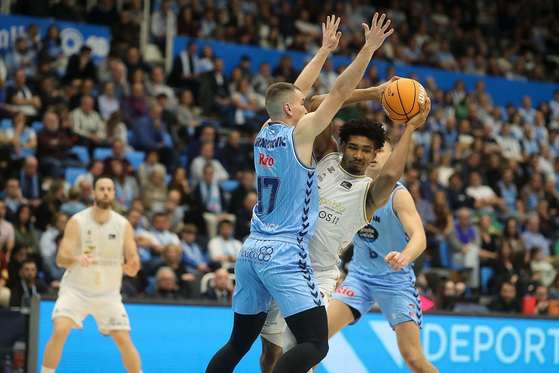 La derrota del San Pablo Burgos ante Río Breogán, en imágenes