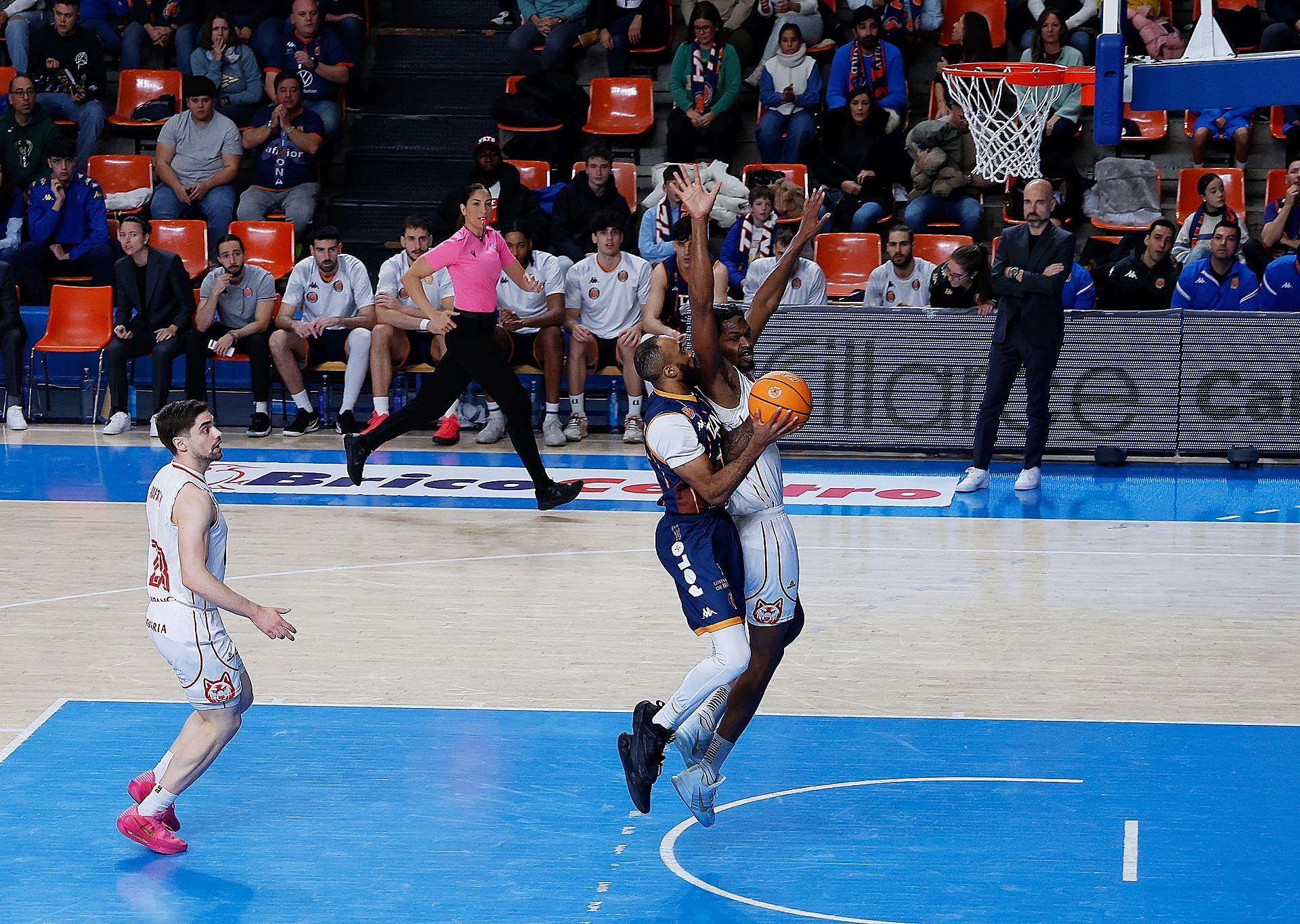 La derrota del Grupo Ureta Tizona frente al Ourense, en imágenes