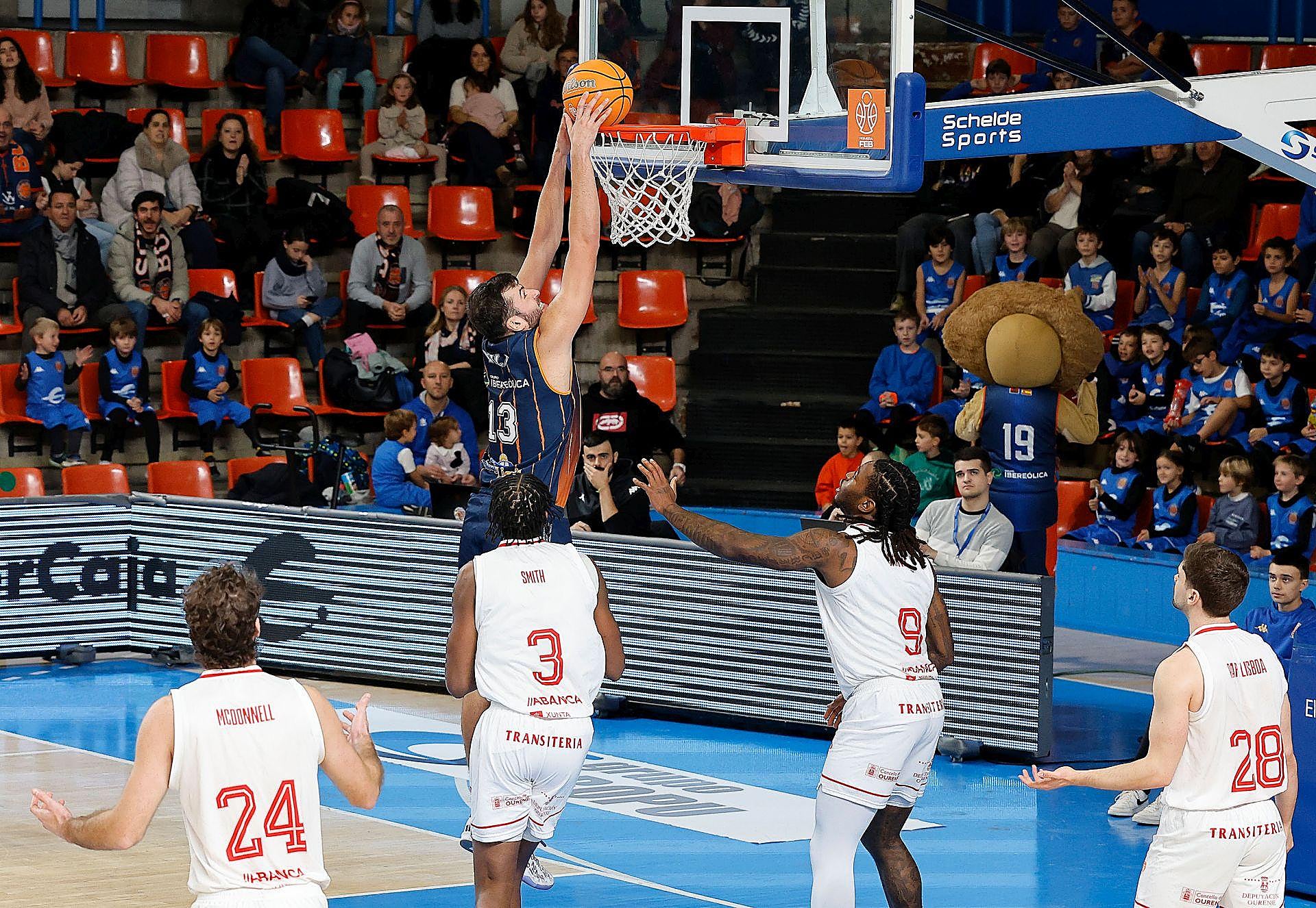 La derrota del Grupo Ureta Tizona frente al Ourense, en imágenes