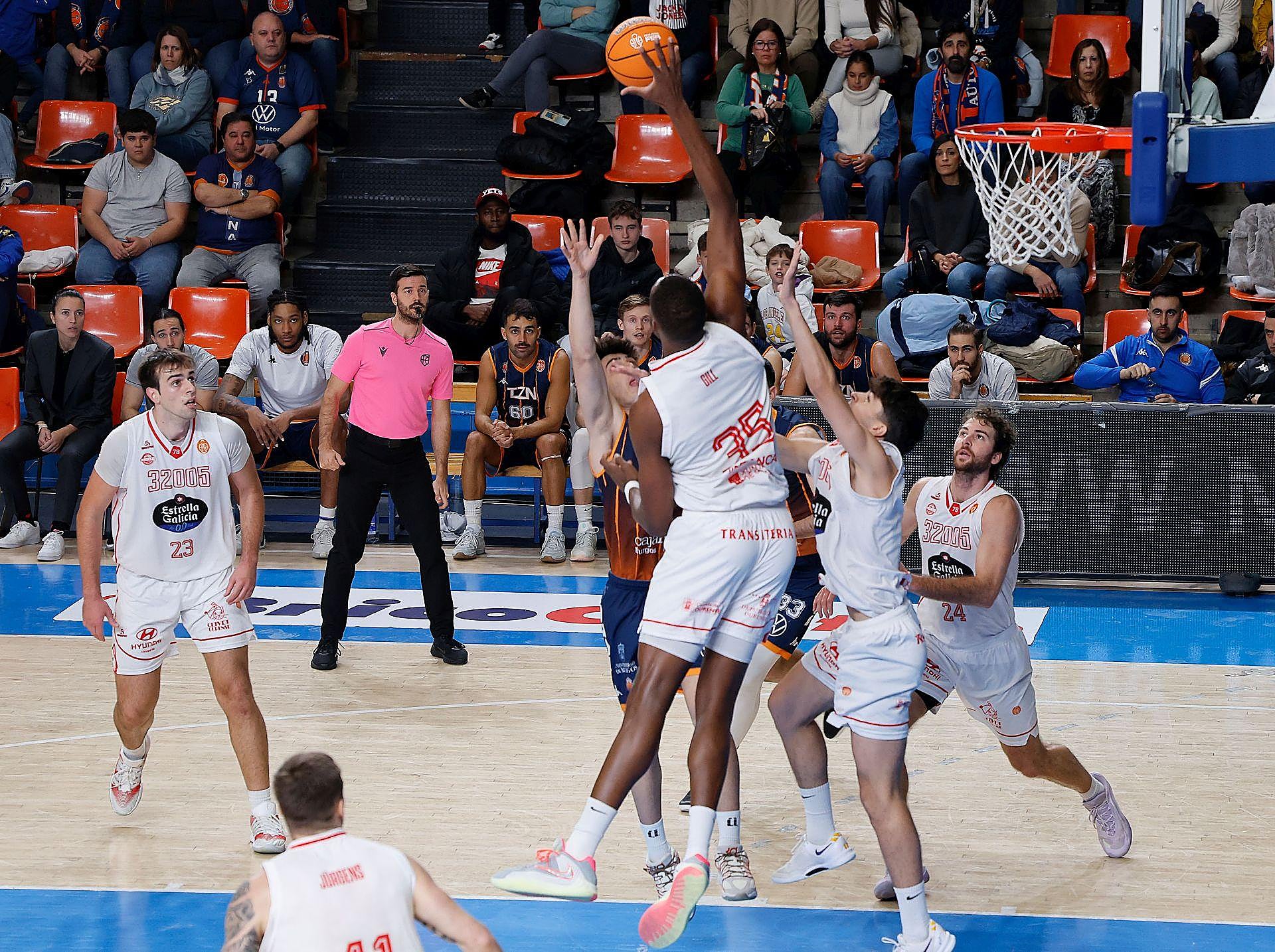 La derrota del Grupo Ureta Tizona frente al Ourense, en imágenes