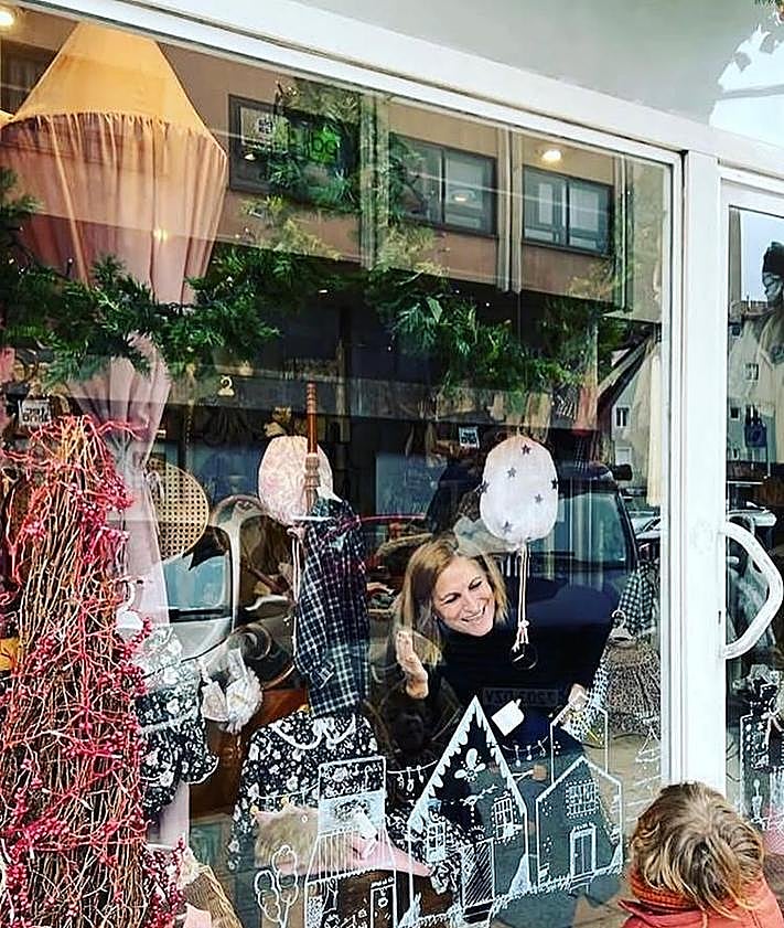 Imagen secundaria 2 - Imágenes de la tienda.