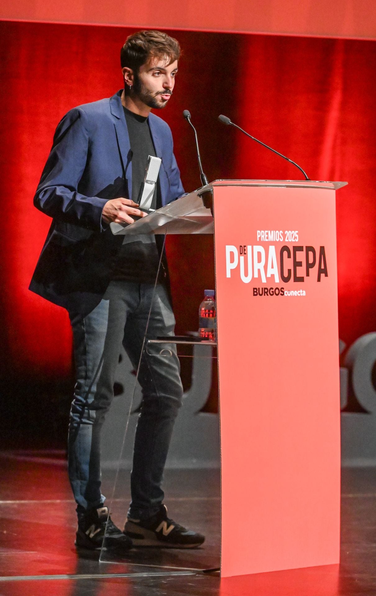 Edgar Téllez, galardonado con el premio 'Burgalés de Pura cepa', recibió el reconocimiento con ilusión.