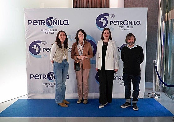De izda. a dcha. Laura Sebastián, directora general Fundación Círculo; Ángeles González - Sinde, madrina Festival de Cine Petronila; Silvia Arribas, gestora cultural Fundación Círculo, y Jorge Rivero, coordinador del Festival.