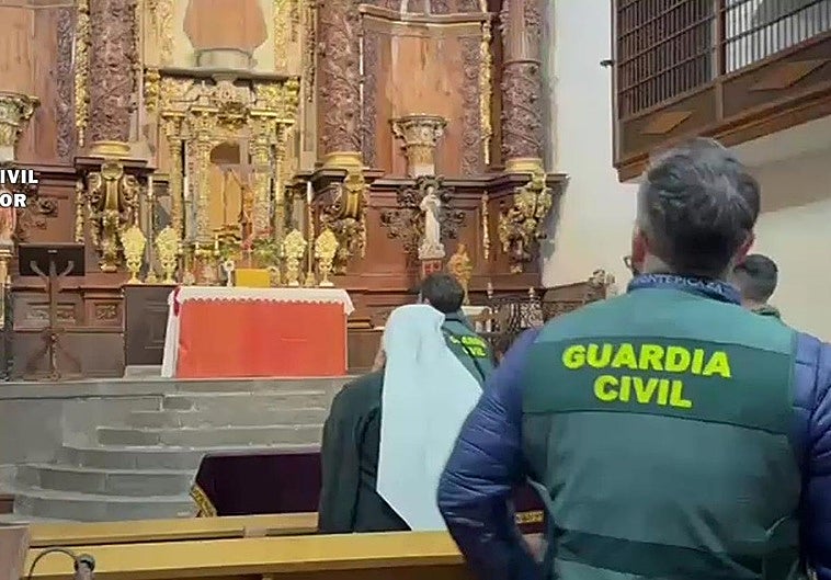 La Guardia Civil tras los registros.