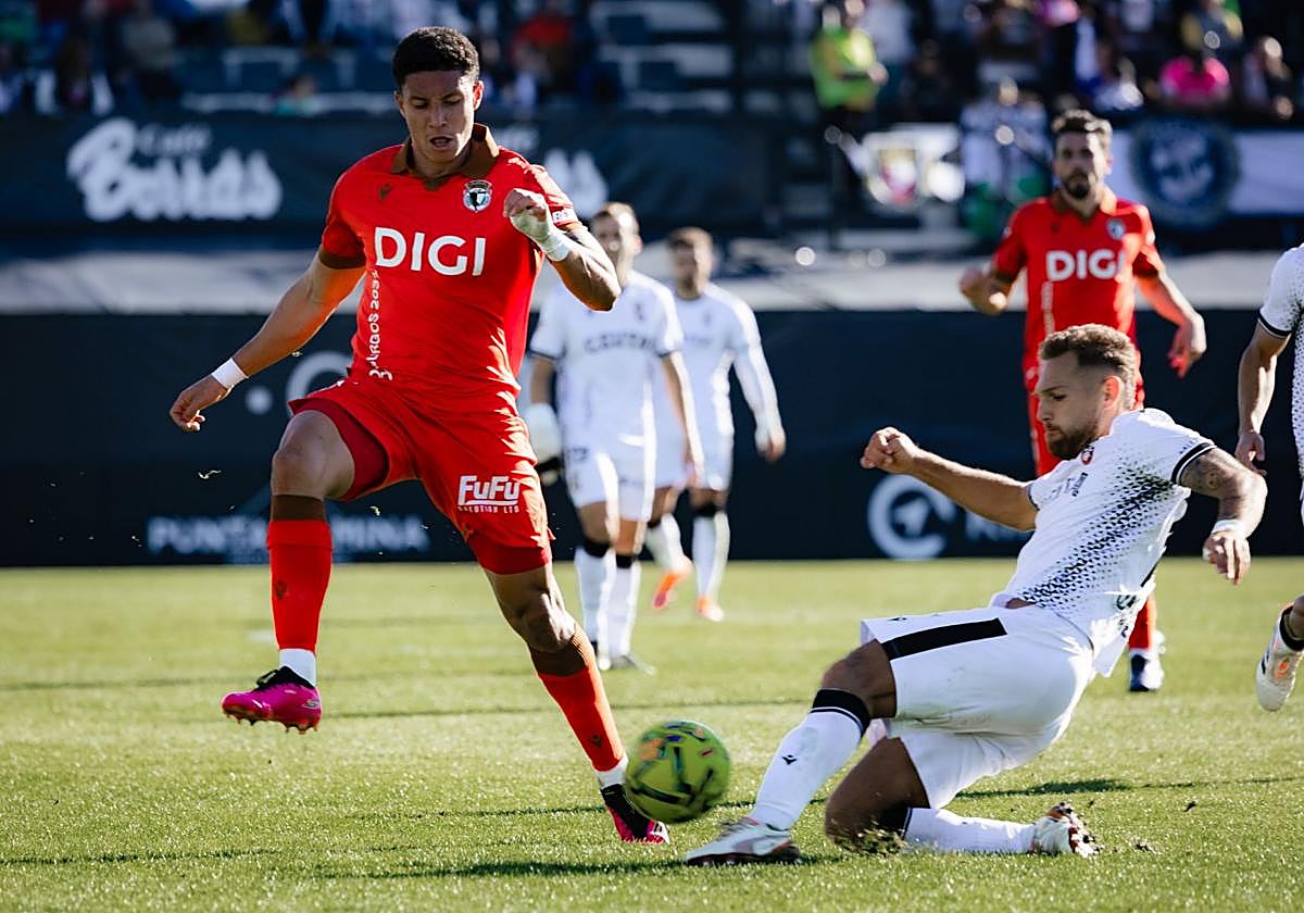Mejía saltó al terreno de juego en la segunda parte.