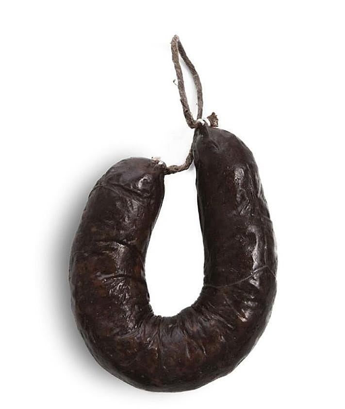 Imagen secundaria 2 - Tres de sus artículos más demandados: Las 'latillas' de pescado, el bacalao y la morcilla de Burgos