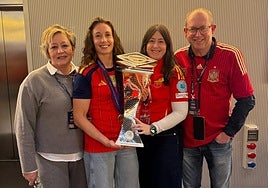 La portera mirandesa celebró el título junto a su familia