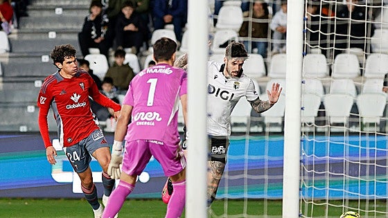 El Burgos CF, impotente y errático, se atasca en El Plantío