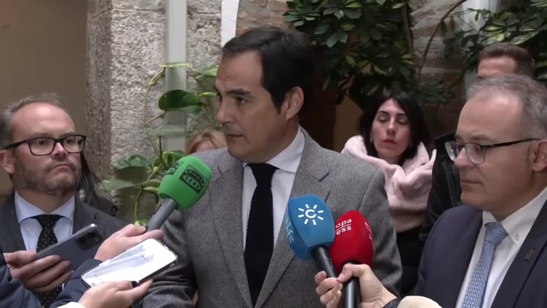 Nieto ve un "auténtico bochorno" la declaración del fiscal general del Estado