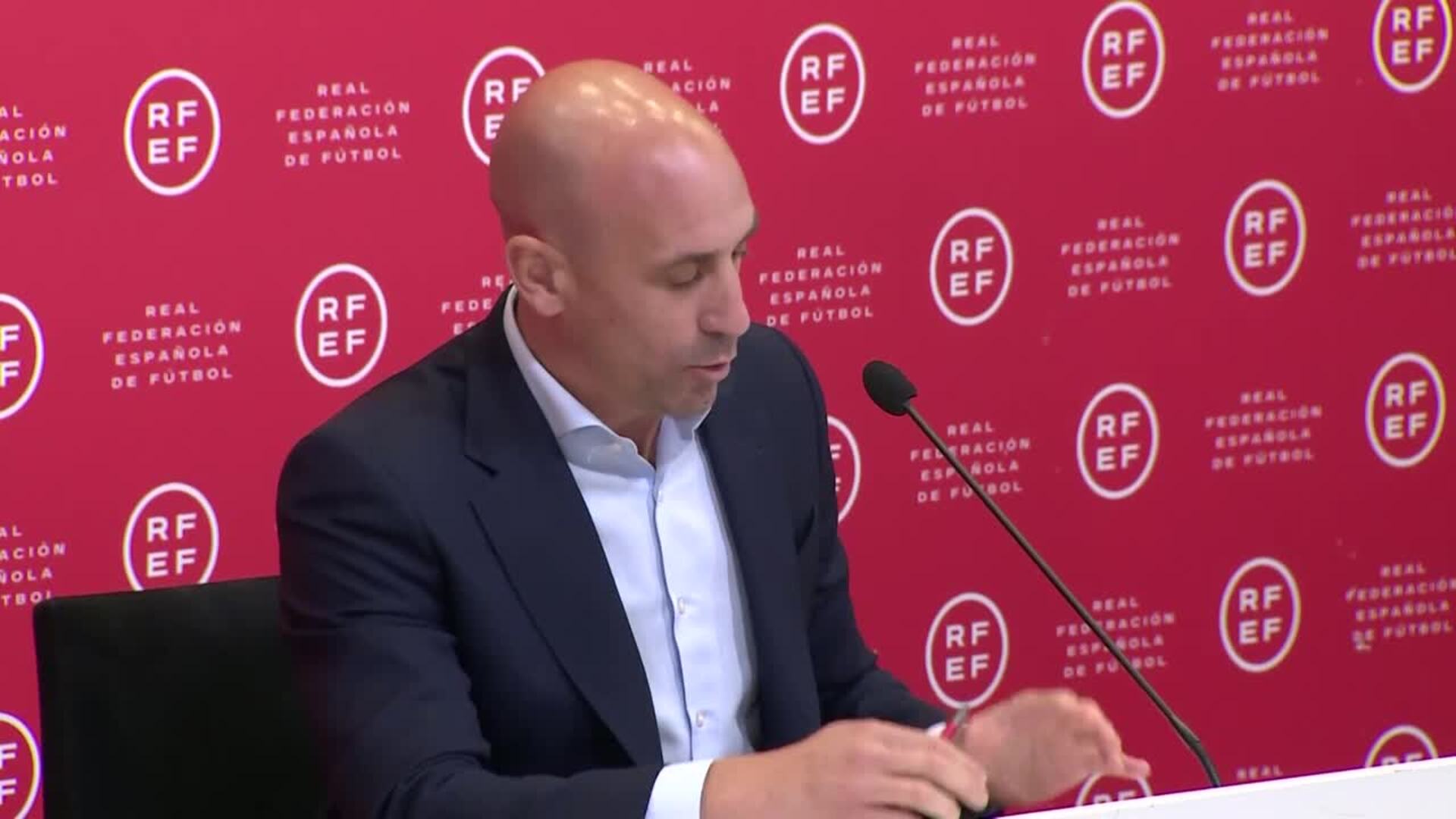 De la Fuente niega haber participado en el comité de crisis de la RFEF por el beso de Rubiales